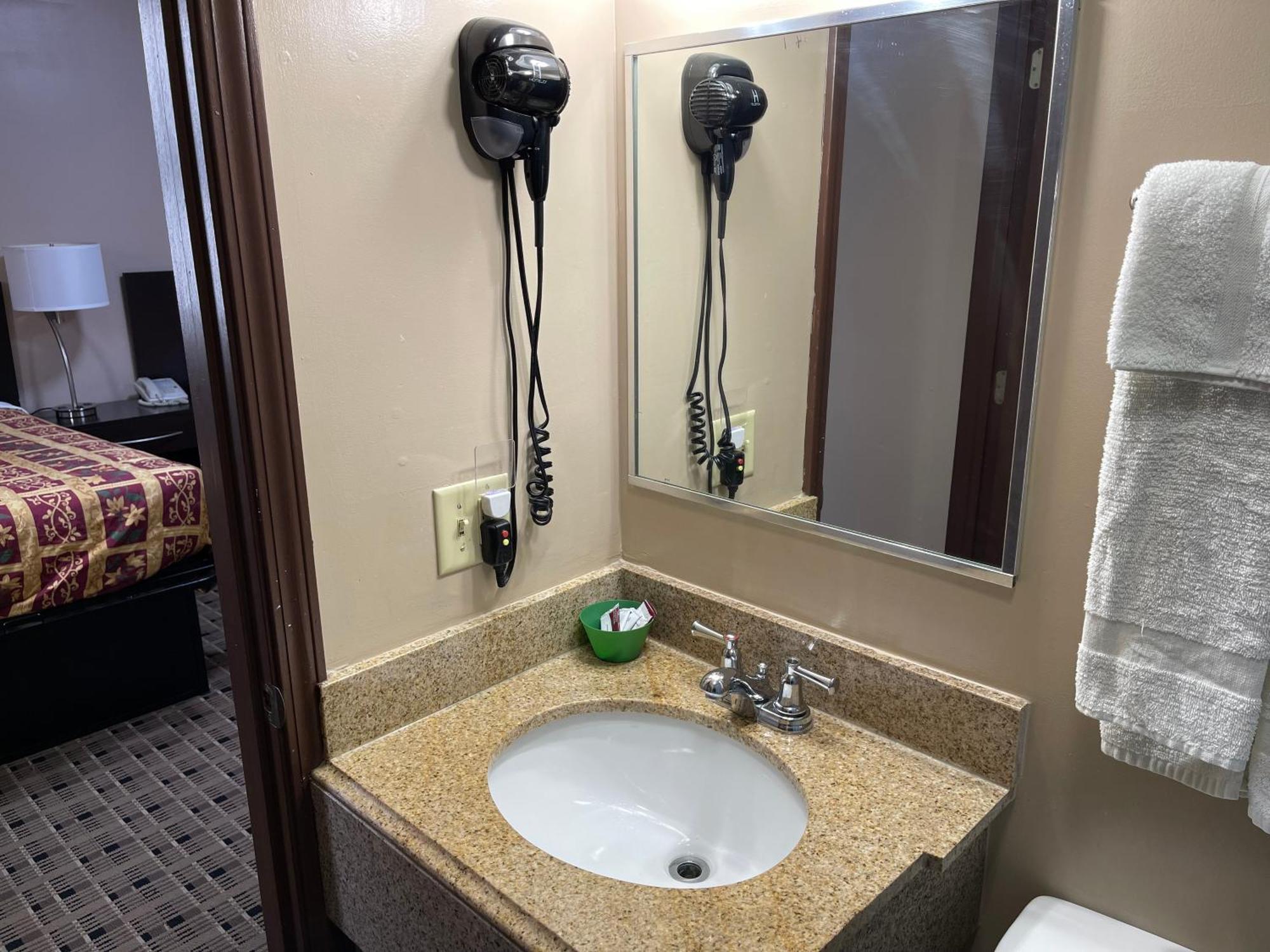 Economy Inn & Suites Ashtabula Ngoại thất bức ảnh