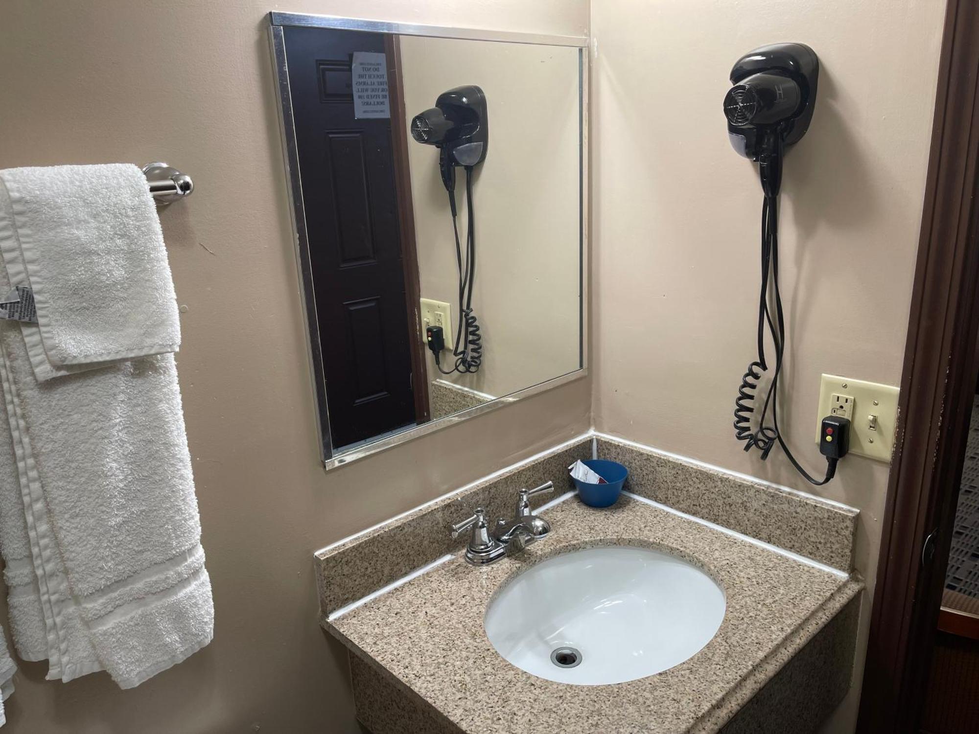 Economy Inn & Suites Ashtabula Ngoại thất bức ảnh