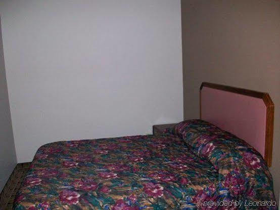 Economy Inn & Suites Ashtabula Phòng bức ảnh