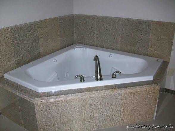 Economy Inn & Suites Ashtabula Phòng bức ảnh